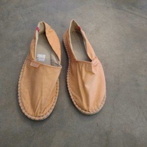 cute peach colored Havanas slip ons